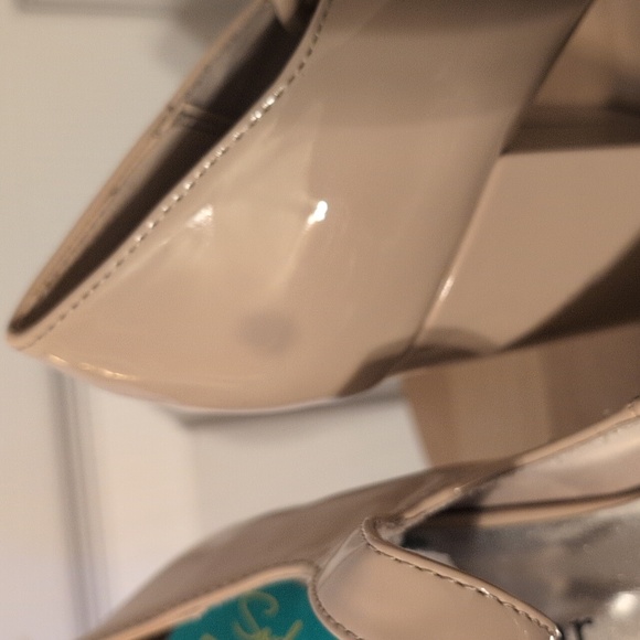 Shoes - Picture 2 of 5